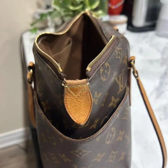 Authentic purse - Picture 6 of 9